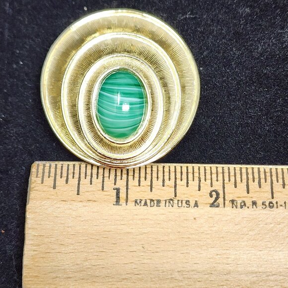Vintage Sarah Coventry Brooch With Green Stone & Gold Tone Metal - Picture 2 of 5